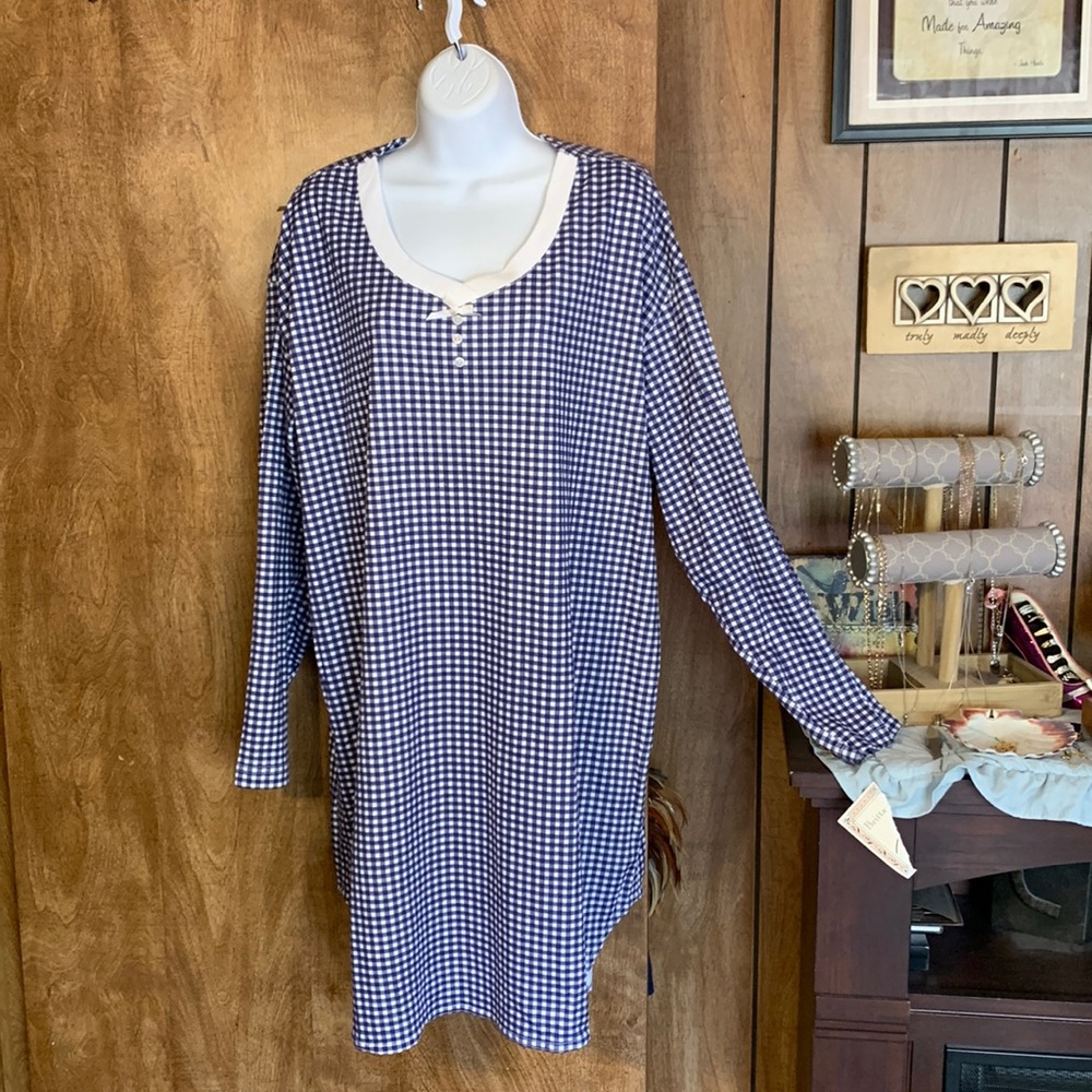 NWT Awesome Nightshirt🔥